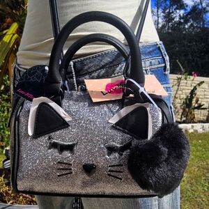 BETSEY JOHNSON BLACK n SILVER CAT BARREL CROSSBODY w/FLUFFY HEART TASSEL